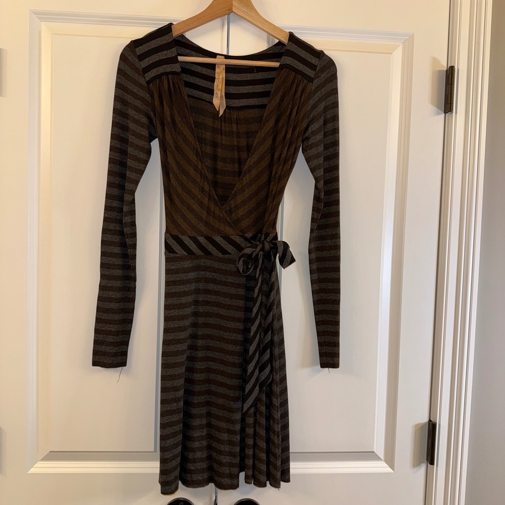 Bailey 44 Dress XS Brown Gray Striped Long Sleeve Wrap Style Made in USA